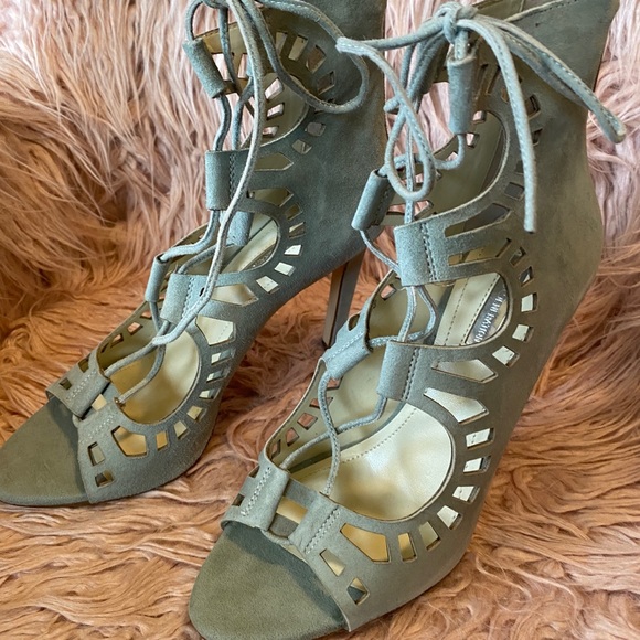 Cage Heels!! - Picture 2 of 3